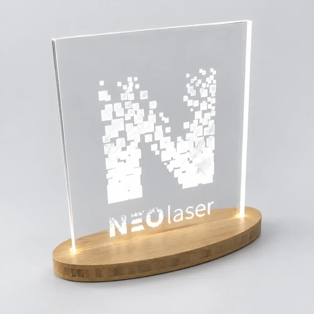 Lámpara grabada del archivo Metacrilato Neolaser. Fotografía editada para presentación de catálogo.